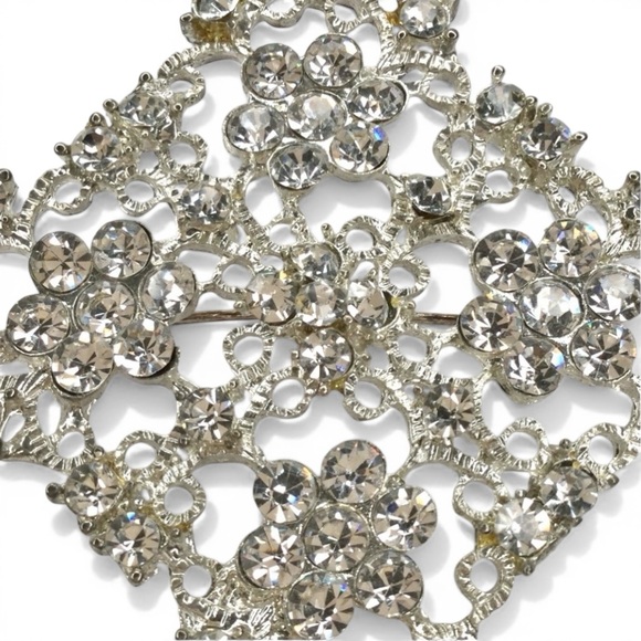 Large 1960s Silver Filigree Rhinestone Brooch • Floral Lace Design - Picture 7 of 12